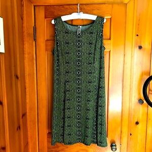 JULIAN TAYLOR sleeveless, scoop neck dress in size 14W. Green and black print.
